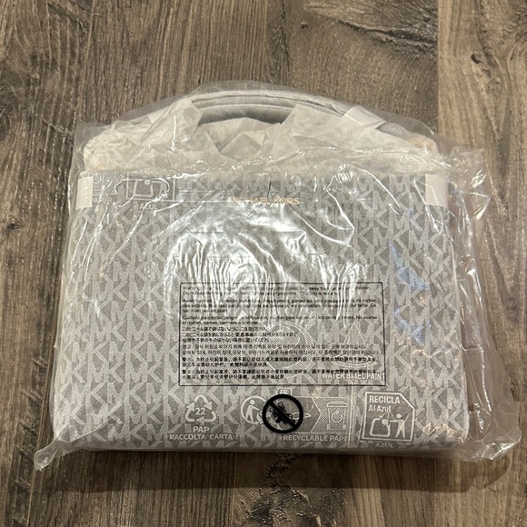 NWT Michael Michael Kors Triple Compartment Crossbody Bag - Picture 2 of 7